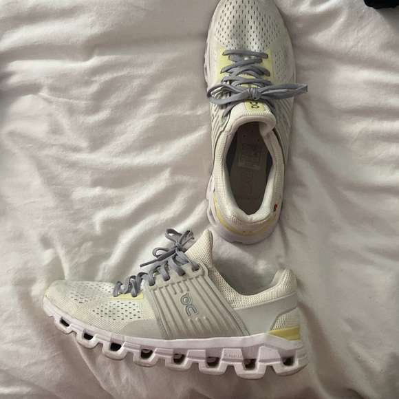 ON Cloudswift - Picture 2 of 3